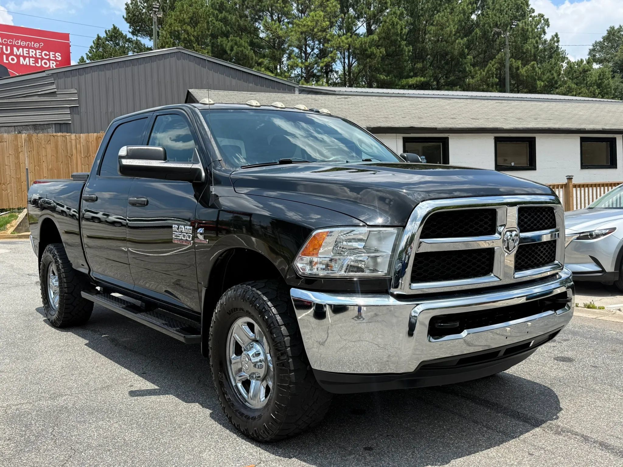 Used 2018 RAM 2500 Tradesman w/ Chrome Appearance Group AWD/4WD image 2