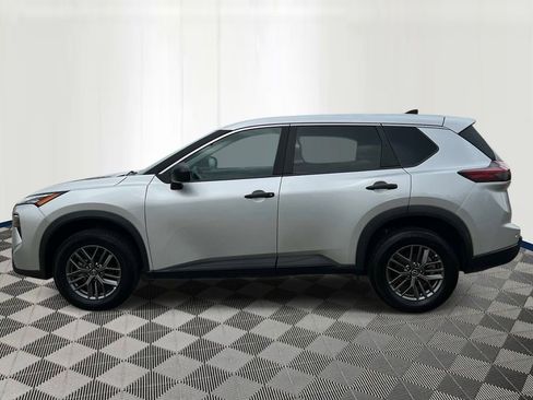 Used 2024 Nissan Rogue S AWD/4WD image 2