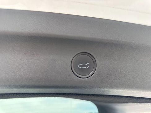 Used 2022 Tesla Model Y Long Range image 31