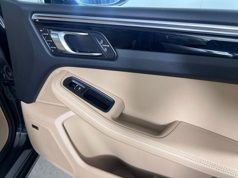 Certified 2026 Porsche Macan AWD/4WD image 16