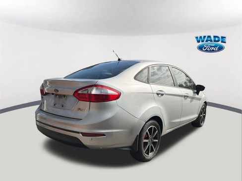 Used 2017 Ford Fiesta SE image 4