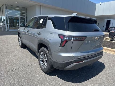 Used 2025 Chevrolet Equinox LT AWD/4WD image 6