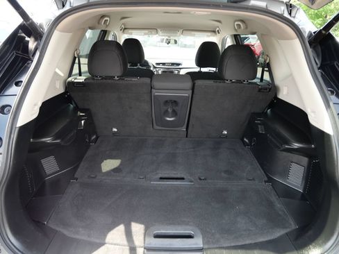 Used 2018 Nissan Rogue SV FWD image 21