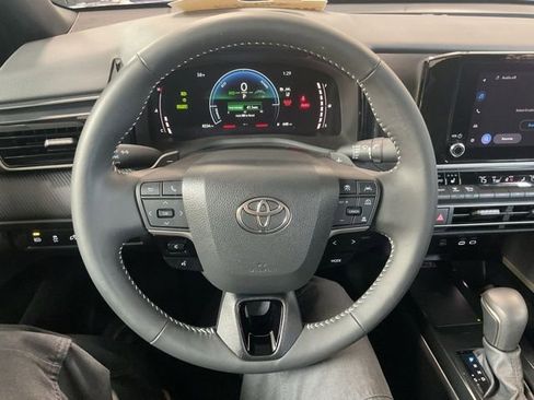 Used 2025 Toyota Camry SE w/ Convenience Package FWD image 13
