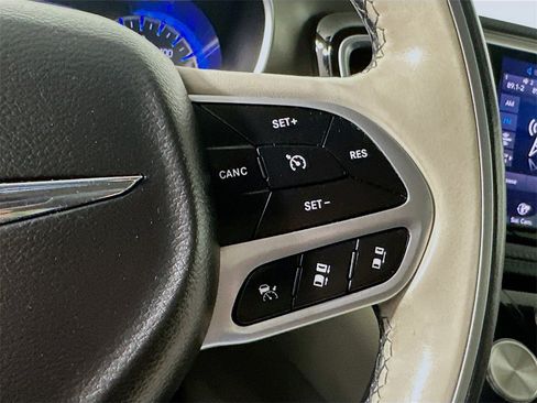 Used 2018 Chrysler Pacifica Limited w/ Tire & Wheel Group image 26