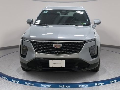 Used 2024 Cadillac XT4 Premium Luxury image 2