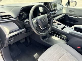 Used 2021 Toyota Sienna LE w/ LE Plus Package FWD video 2