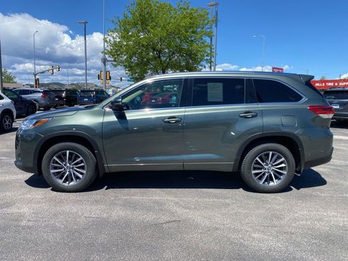 Used 2018 Toyota Highlander XLE AWD/4WD image 4