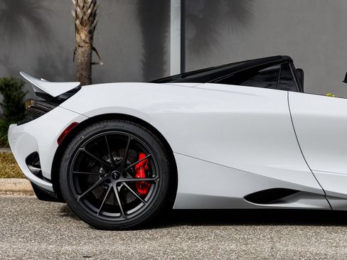 Used 2026 McLaren 750S Spider RWD image 8