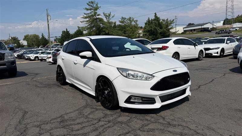Used 2017 Ford Focus ST FWD image 3