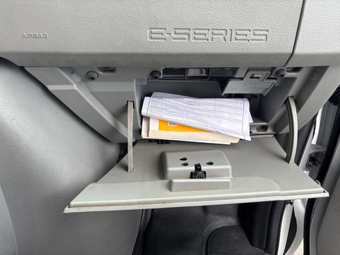 Used 2022 Ford E-350 and Econoline 350 Super Duty w/ Power Windows & Locks Group image 23