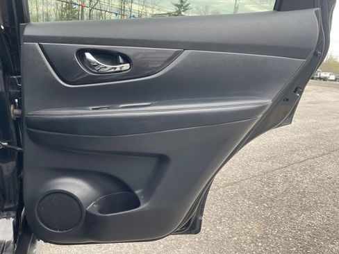 Used 2018 Nissan Rogue AWD image 14