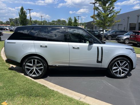 Certified 2025 Land Rover Range Rover SE AWD/4WD image 8