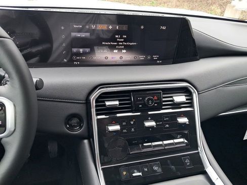 New 2025 Nissan Armada SV image 19