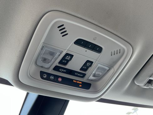 Used 2019 Chevrolet Traverse LT w/ LT Premium Package AWD/4WD image 40