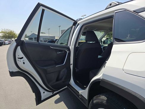 Certified 2020 Toyota RAV4 XLE w/ Carpet Mat Package FWD image 17