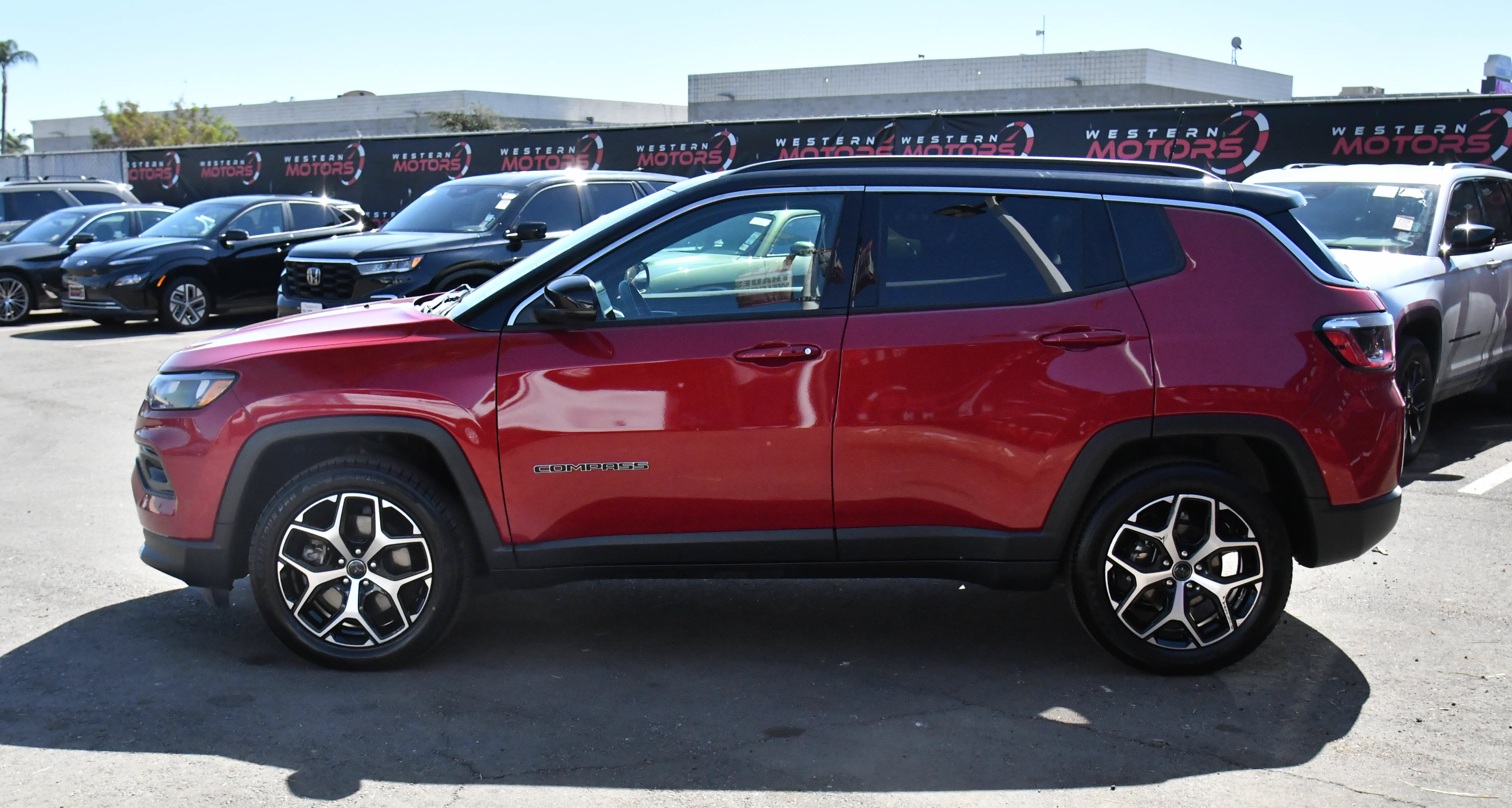 Used 2025 Jeep Compass Limited AWD/4WD image 4