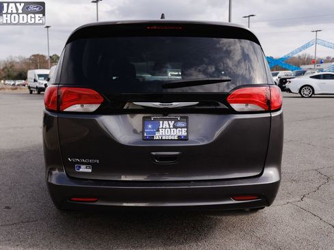 Used 2023 Chrysler Voyager LX image 47