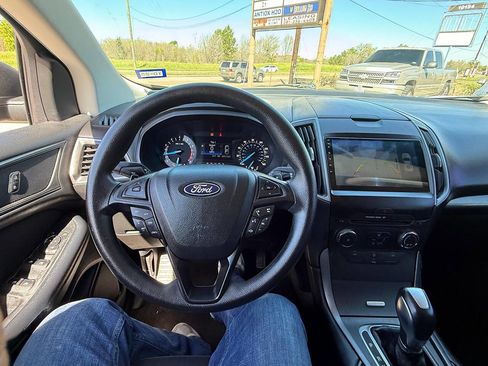 Used 2018 Ford Edge SE image 36