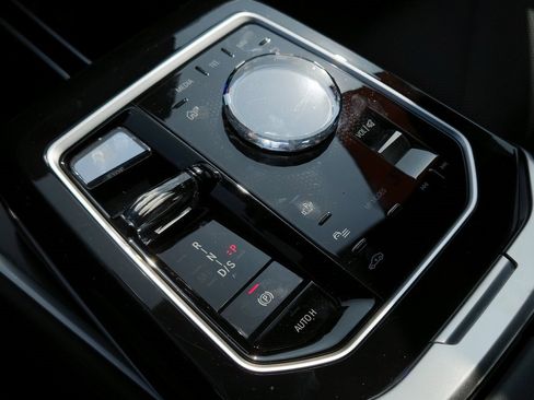 Used 2023 BMW 740i image 14