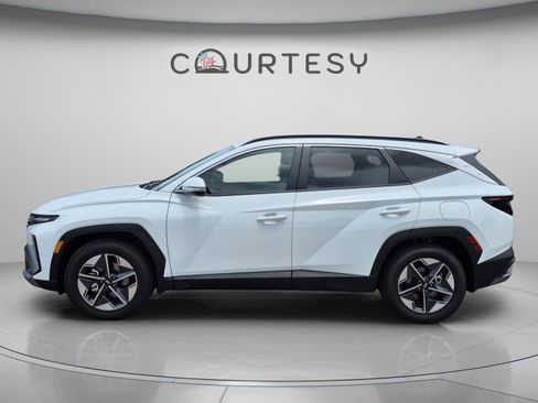 New 2026 Hyundai Tucson SEL FWD image 2