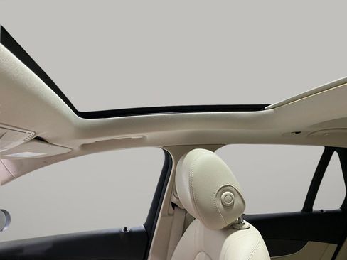 Used 2018 Mercedes-Benz GLC 300 4MATIC image 15