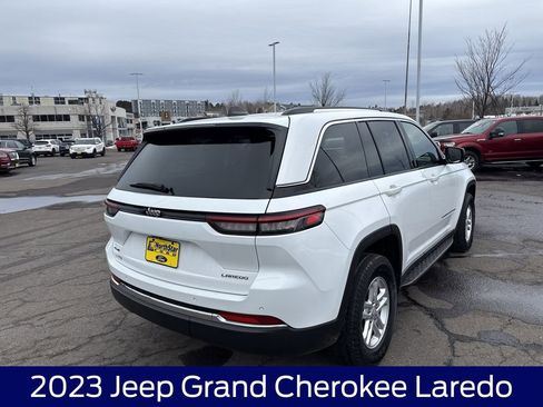 Used 2023 Jeep Grand Cherokee Laredo image 7