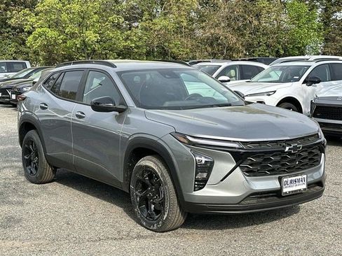 New 2026 Chevrolet Trax LT w/ Driver Confidence Package FWD image 1