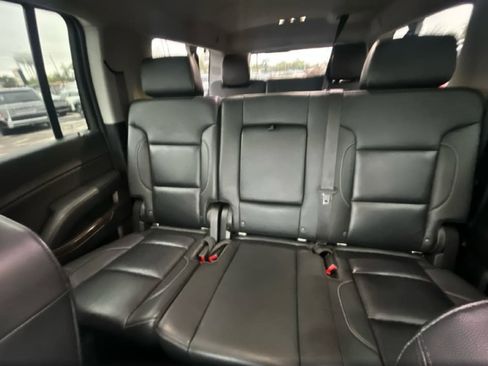 Used 2020 Chevrolet Suburban LT image 16