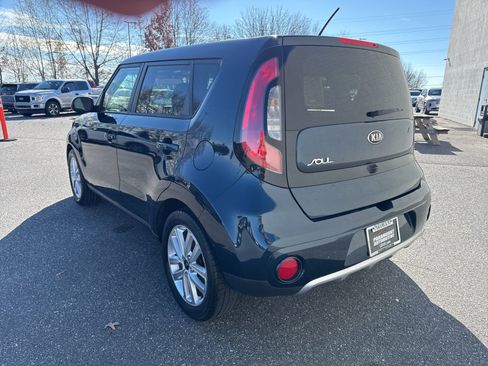 Used 2017 Kia Soul + image 5