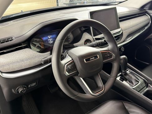 Used 2022 Jeep Compass Latitude FWD image 4
