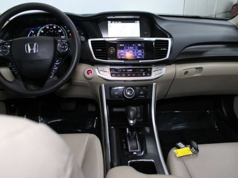 Used 2015 Honda Accord Touring image 2