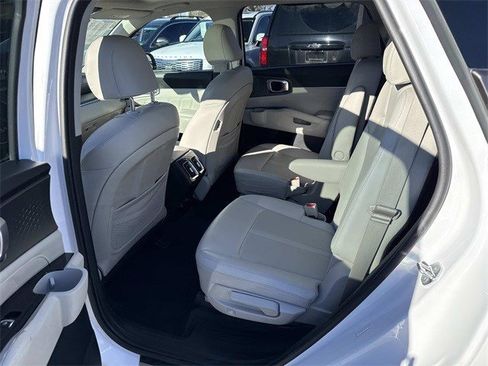 Used 2023 Kia Sorento SX image 17