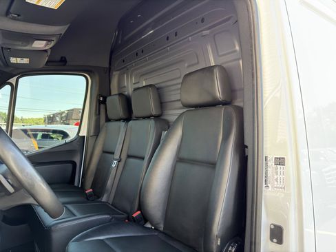 Used 2024 Mercedes-Benz Sprinter 2500 image 11