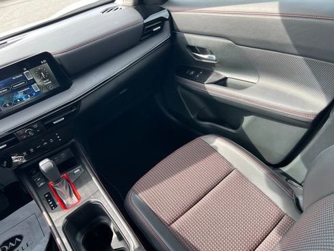 Used 2025 Nissan Kicks SR AWD/4WD image 15