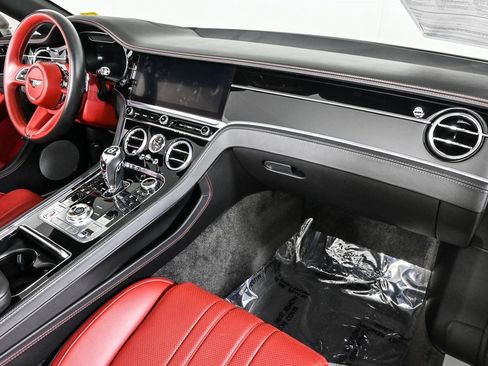 Used 2021 Bentley Continental GT image 29