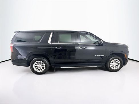 Used 2025 Chevrolet Suburban LS image 30