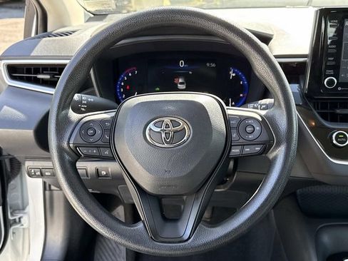 Used 2022 Toyota Corolla LE FWD image 18