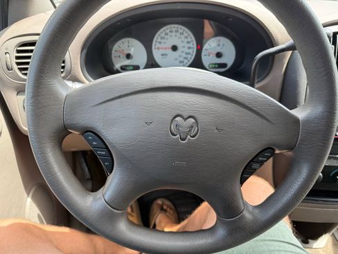 Used 2002 Dodge Caravan SE FWD image 19