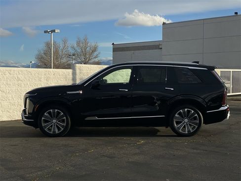 Used 2026 Cadillac Vistiq Luxury image 16