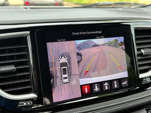 Used 2024 Chrysler Pacifica Limited FWD image 18