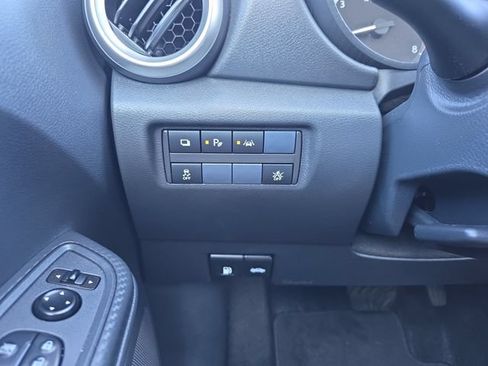 Used 2025 Nissan Versa S w/ Trunk Package FWD image 18