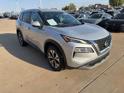 Used 2022 Nissan Rogue SV image 7