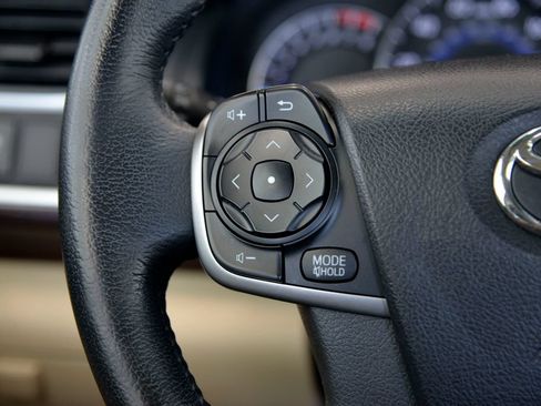 Used 2014 Toyota Camry XLE FWD image 22