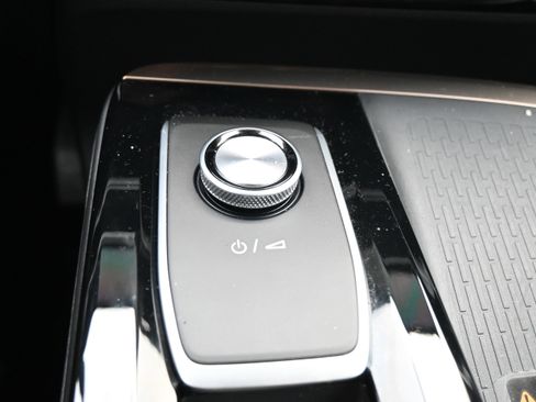 Used 2025 Buick Enclave Avenir image 28