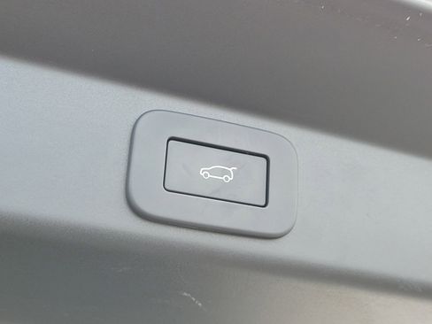 Used 2024 Land Rover Range Rover Sport SE image 8