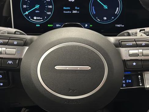 Used 2025 Hyundai Tucson Limited AWD/4WD image 16