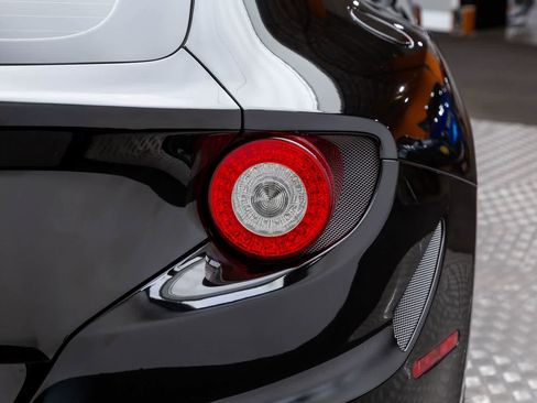 Used 2015 Ferrari FF image 64