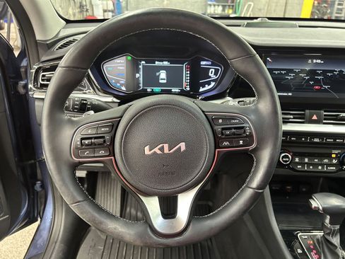 Used 2022 Kia Niro EX Premium image 12