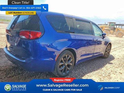 Used 2018 Chrysler Pacifica Touring Plus w/ S Appearance Package FWD image 4